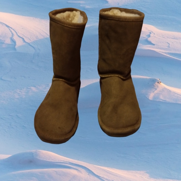 Bearpaw Women's Elle Short Wide Boot - Picture 4 of 7